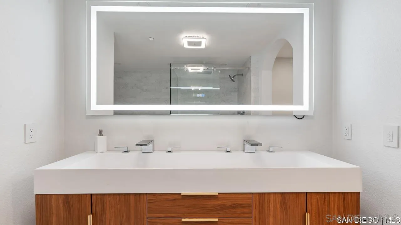 8301 Rio San Diego DR Unit: 7