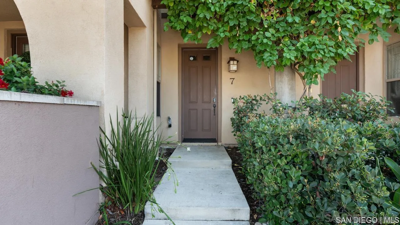 8301 Rio San Diego DR Unit: 7