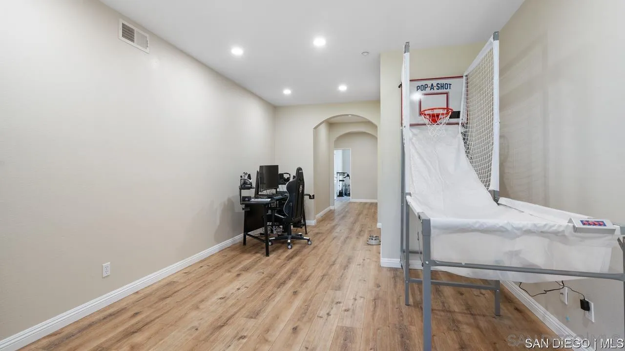 8301 Rio San Diego DR Unit: 7