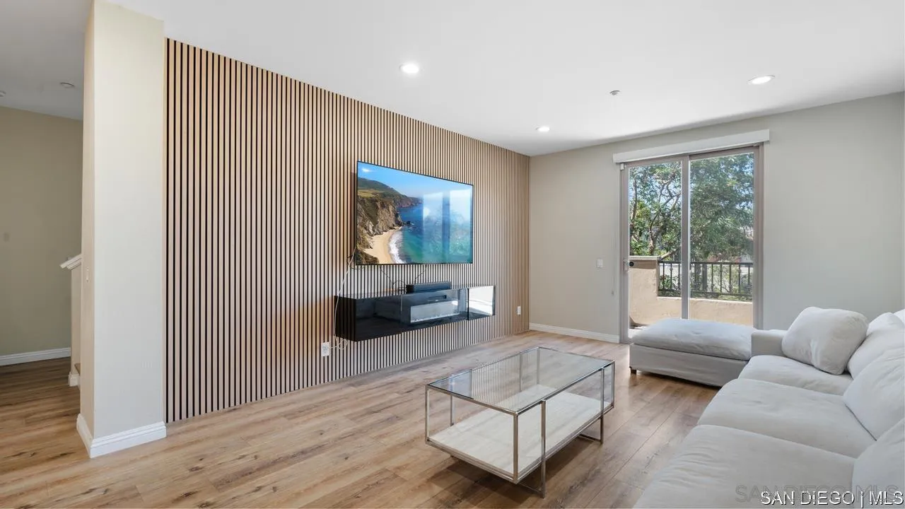 8301 Rio San Diego DR Unit: 7