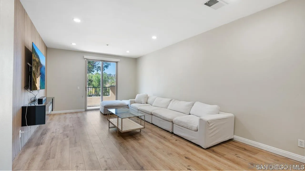 8301 Rio San Diego DR Unit: 7