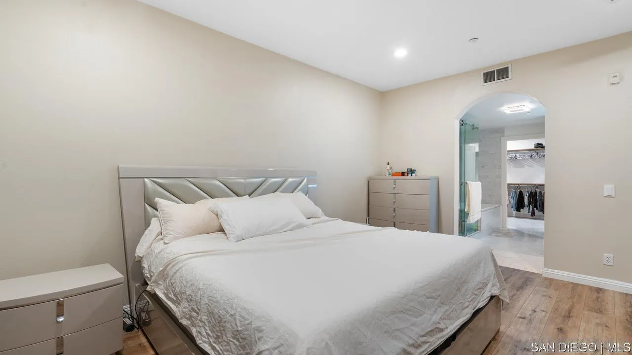 8301 Rio San Diego DR Unit: 7