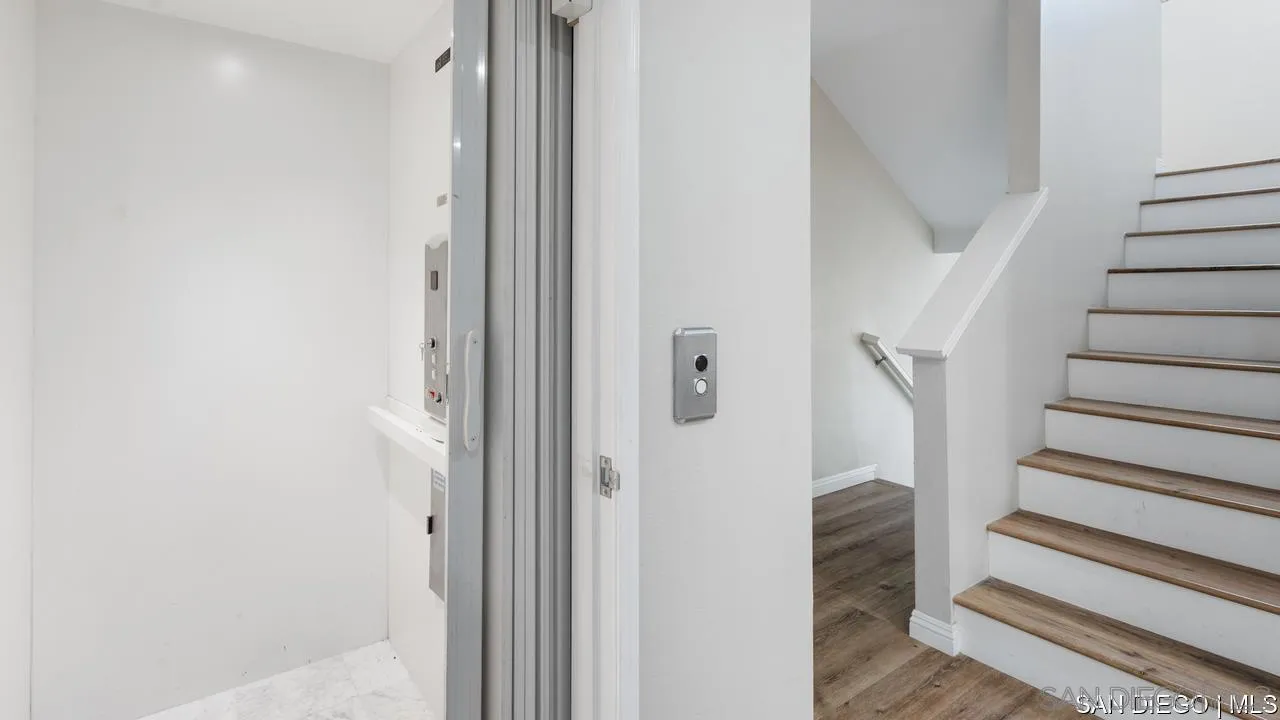 8301 Rio San Diego DR Unit: 7