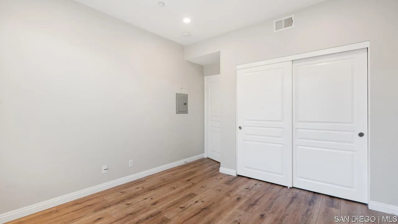 8301 Rio San Diego DR Unit: 7
