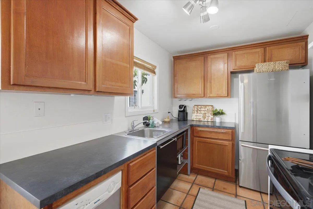 6735 Amherst Unit 5