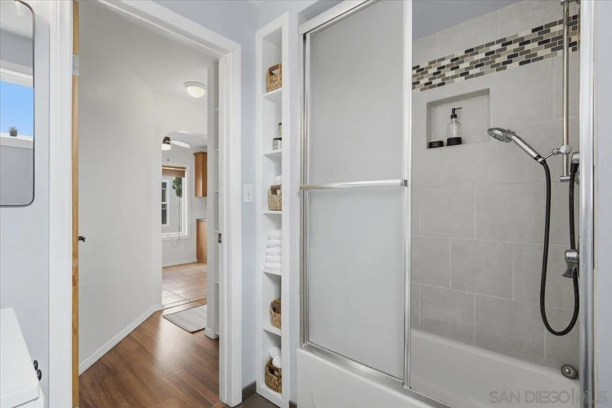 6735 Amherst Unit 5