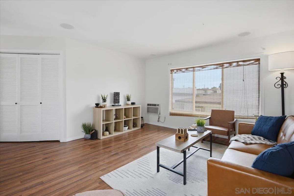 6735 Amherst Unit 5