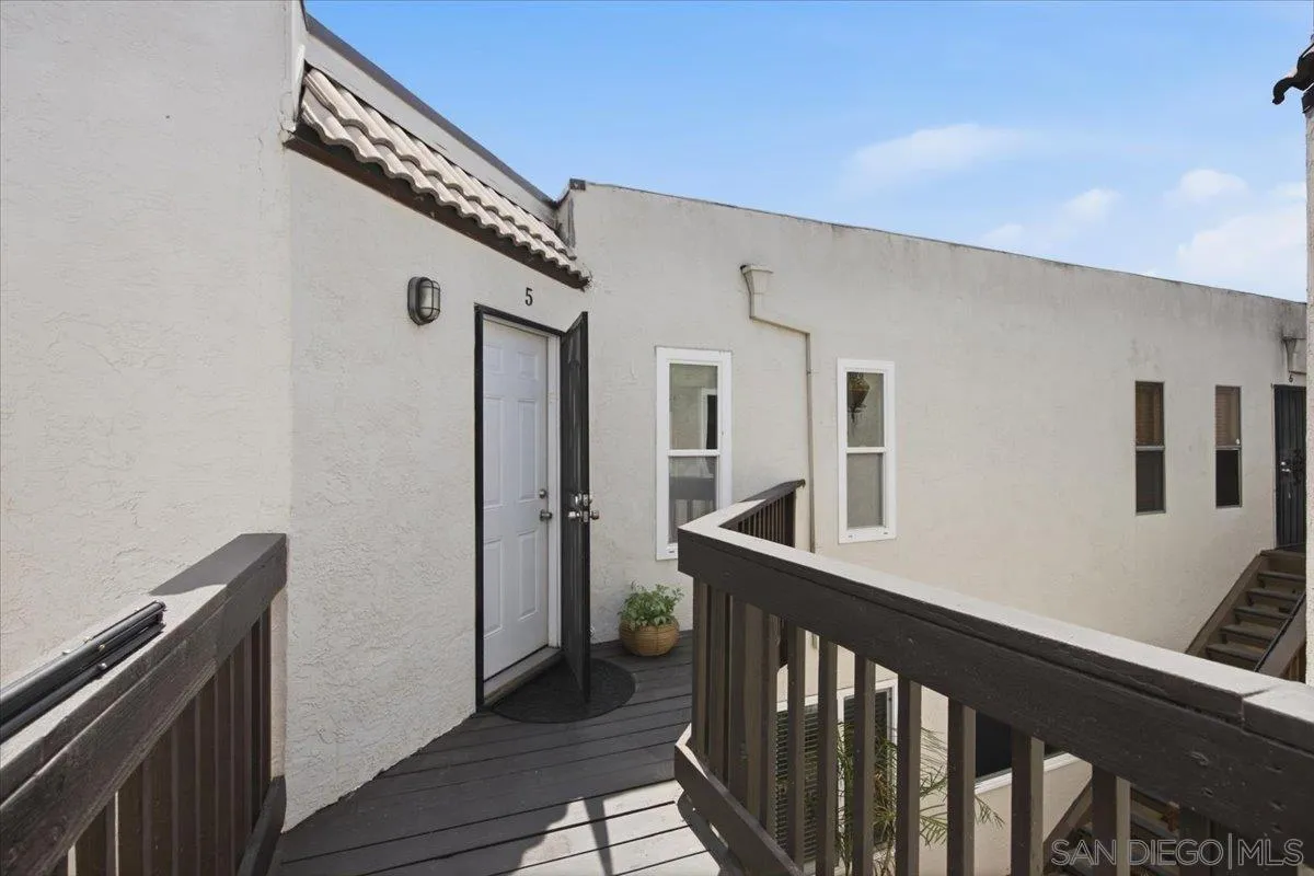 6735 Amherst Unit 5