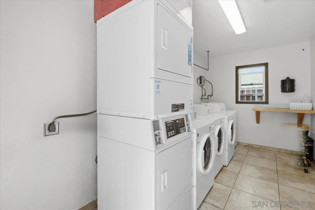 6735 Amherst Unit 5