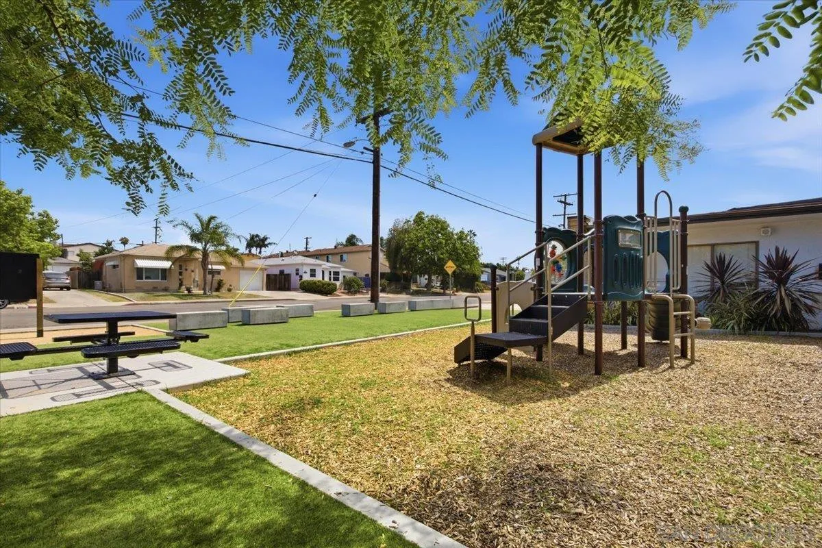 6735 Amherst Unit 5