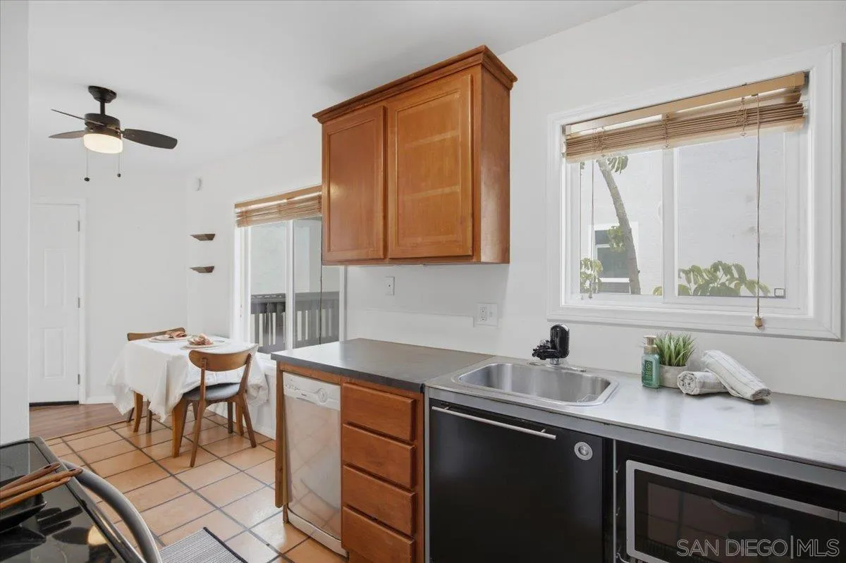 6735 Amherst Unit 5
