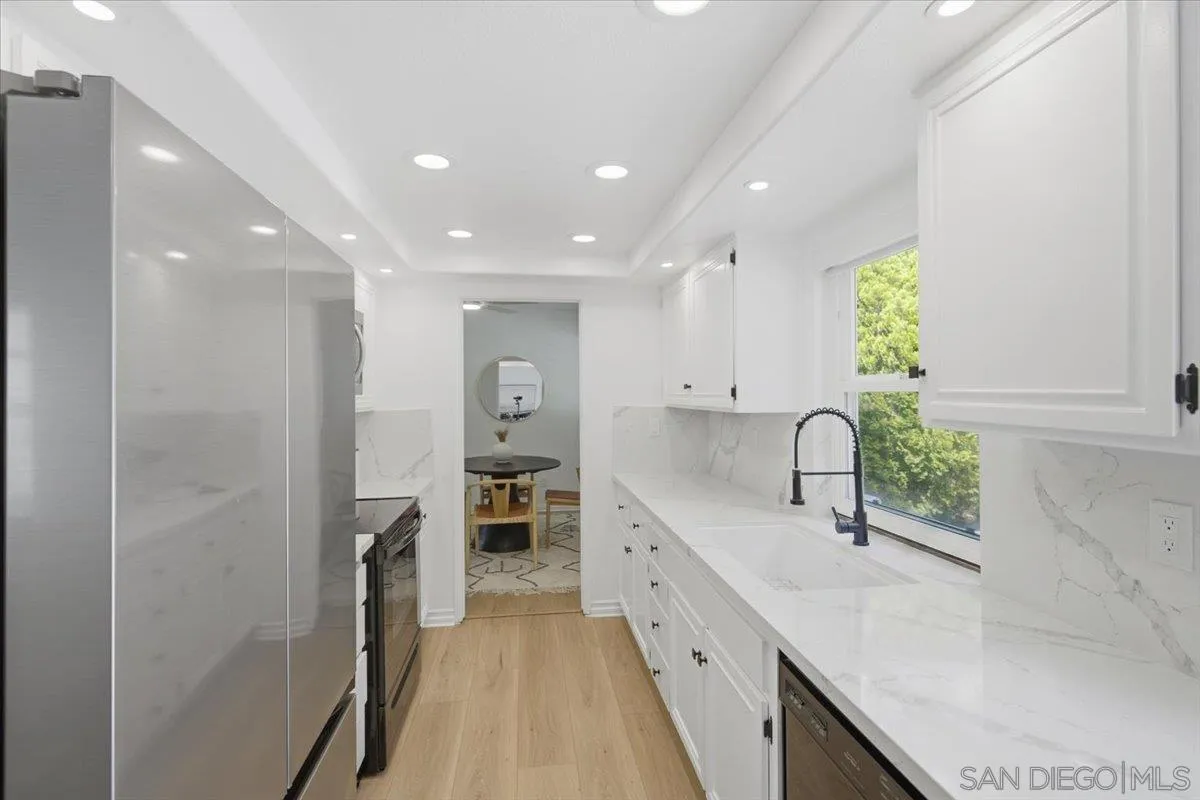 6783 Robbins Way