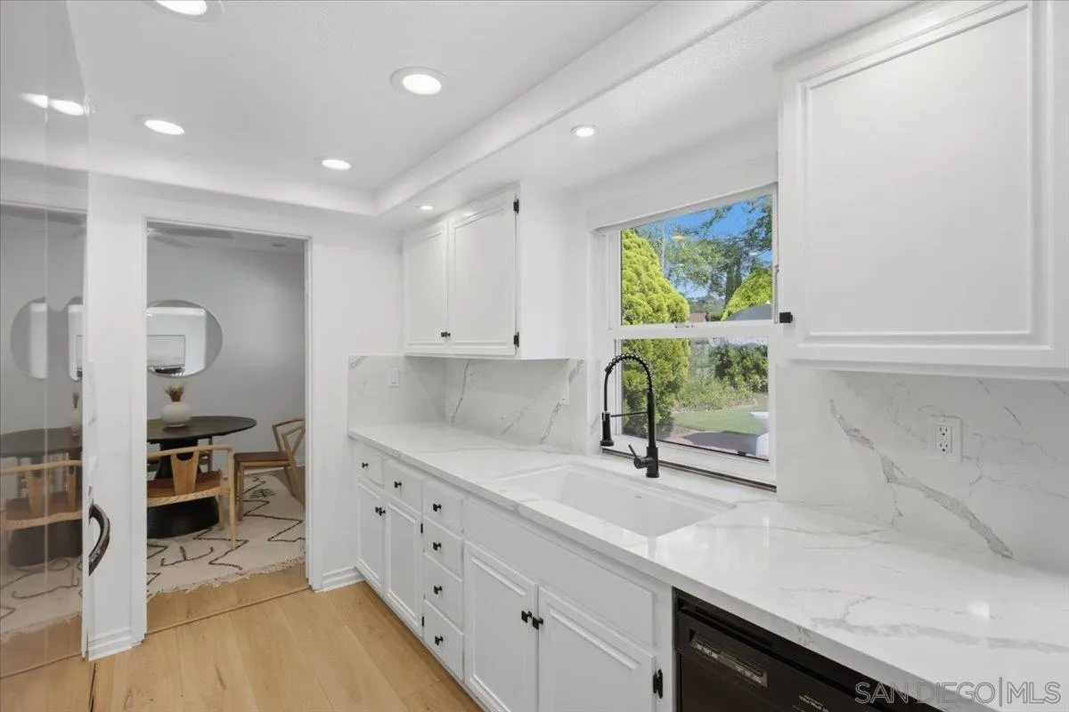 6783 Robbins Way