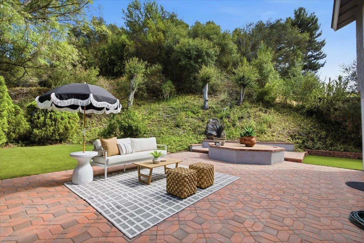 6783 Robbins Way