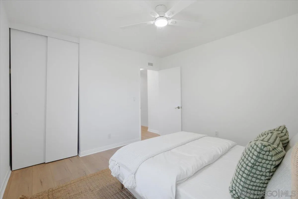 6783 Robbins Way