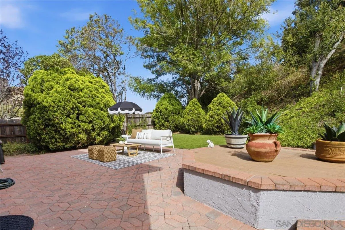 6783 Robbins Way