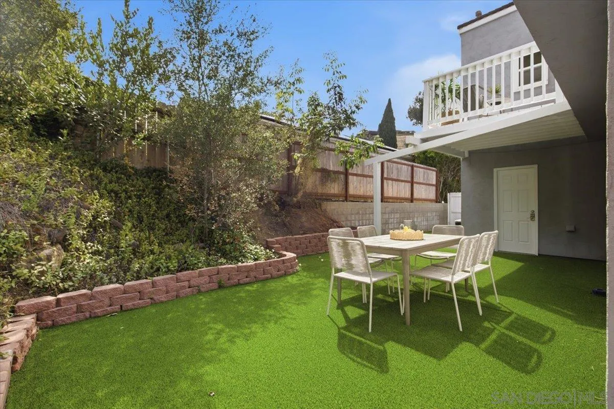 6783 Robbins Way