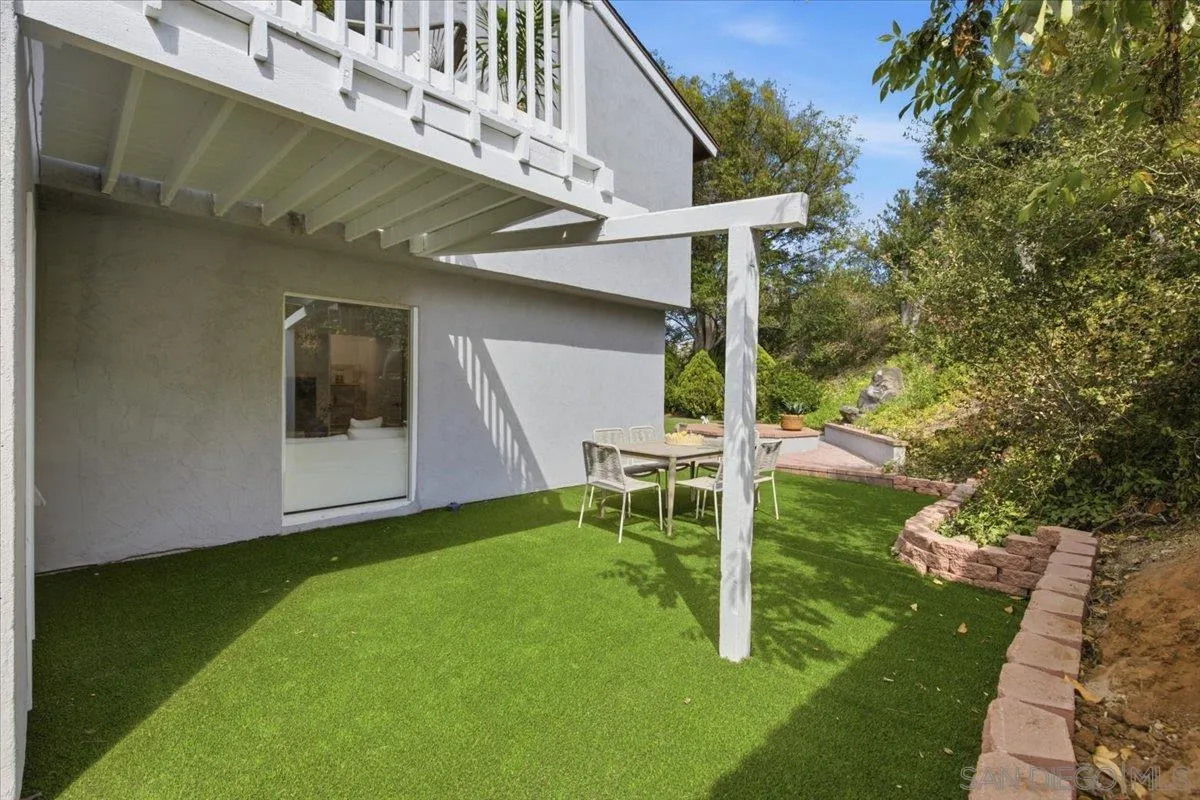 6783 Robbins Way