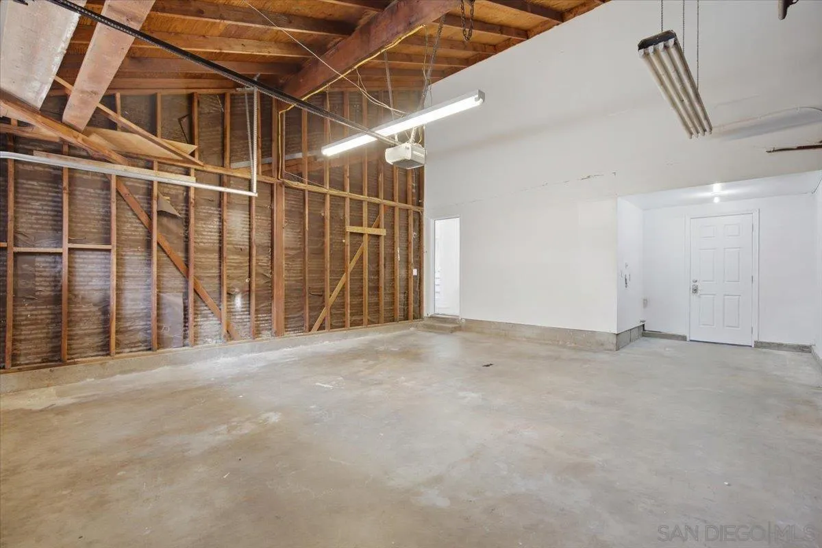 6783 Robbins Way