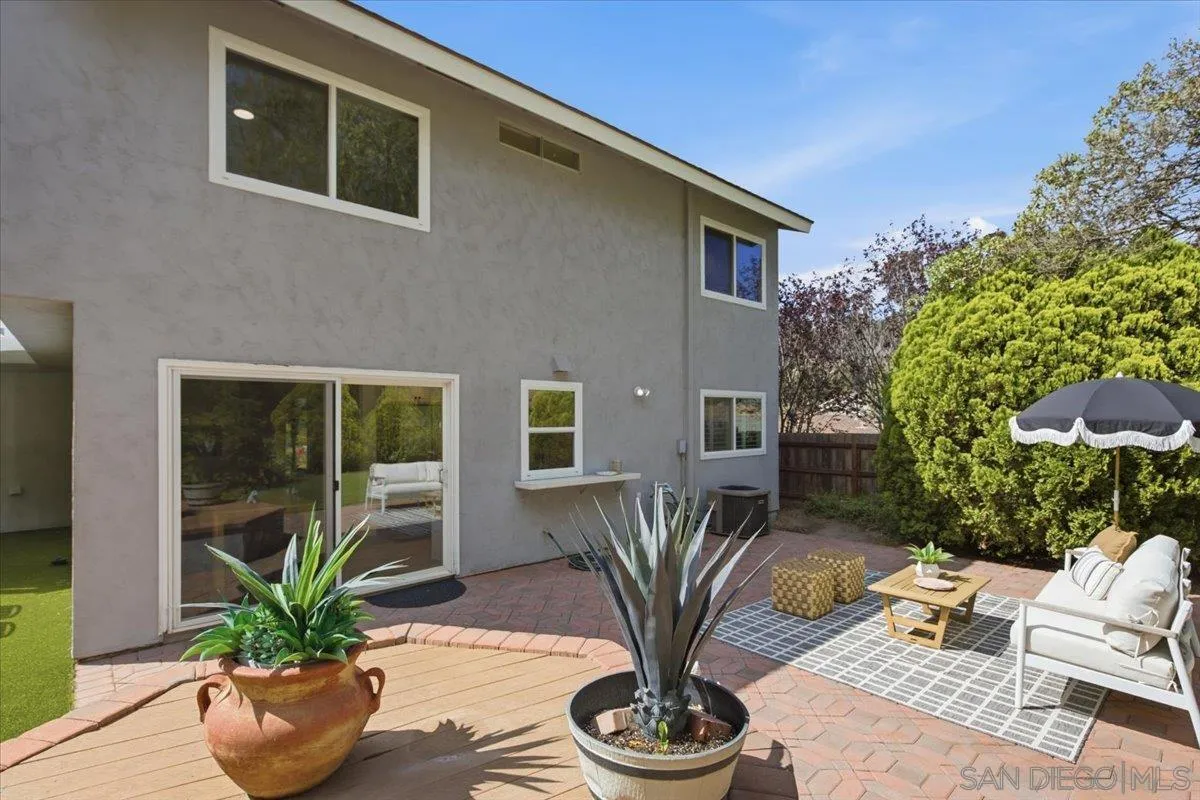 6783 Robbins Way