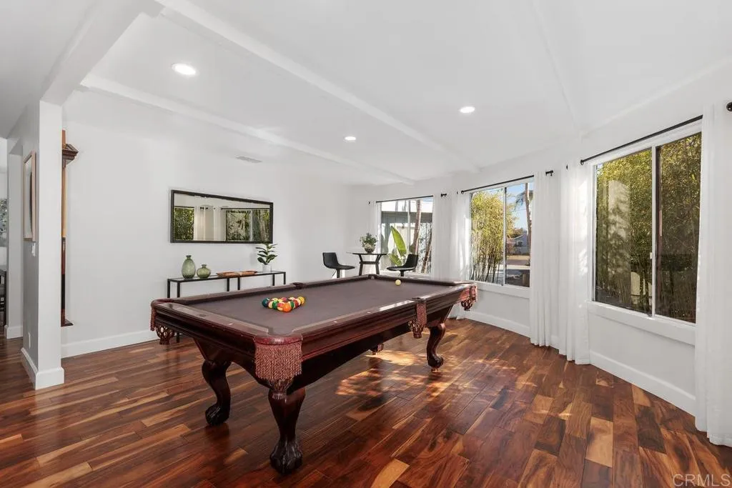 561 Seaview Place