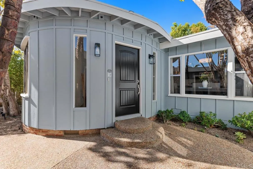 561 Seaview Place