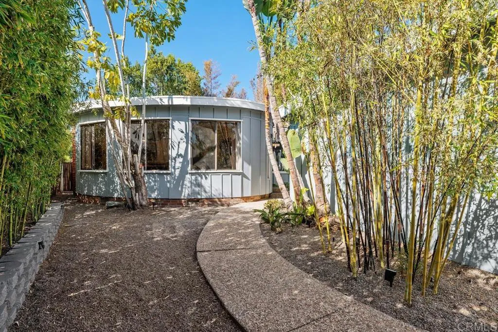 561 Seaview Place