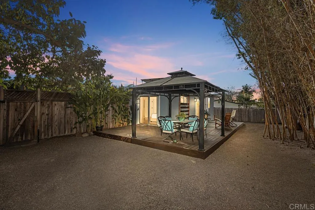 561 Seaview Place