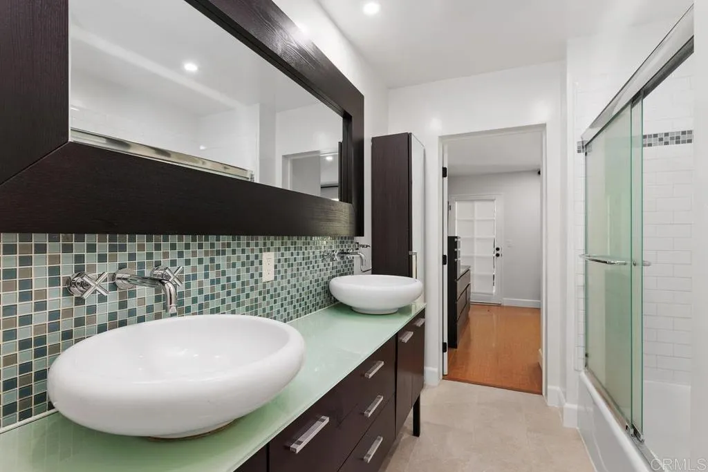 561 Seaview Place