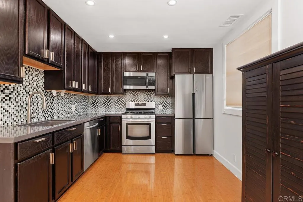 561 Seaview Place
