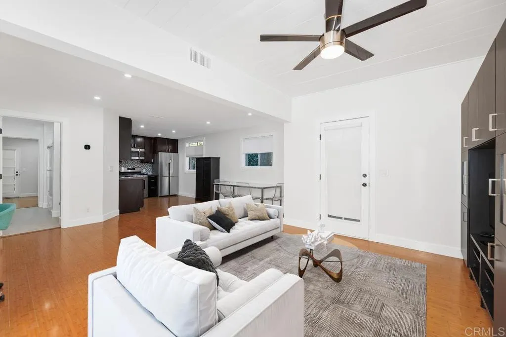 561 Seaview Place