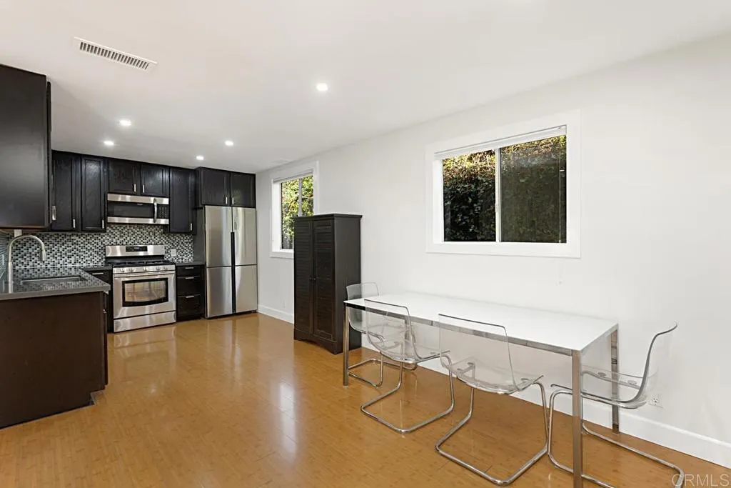 561 Seaview Place