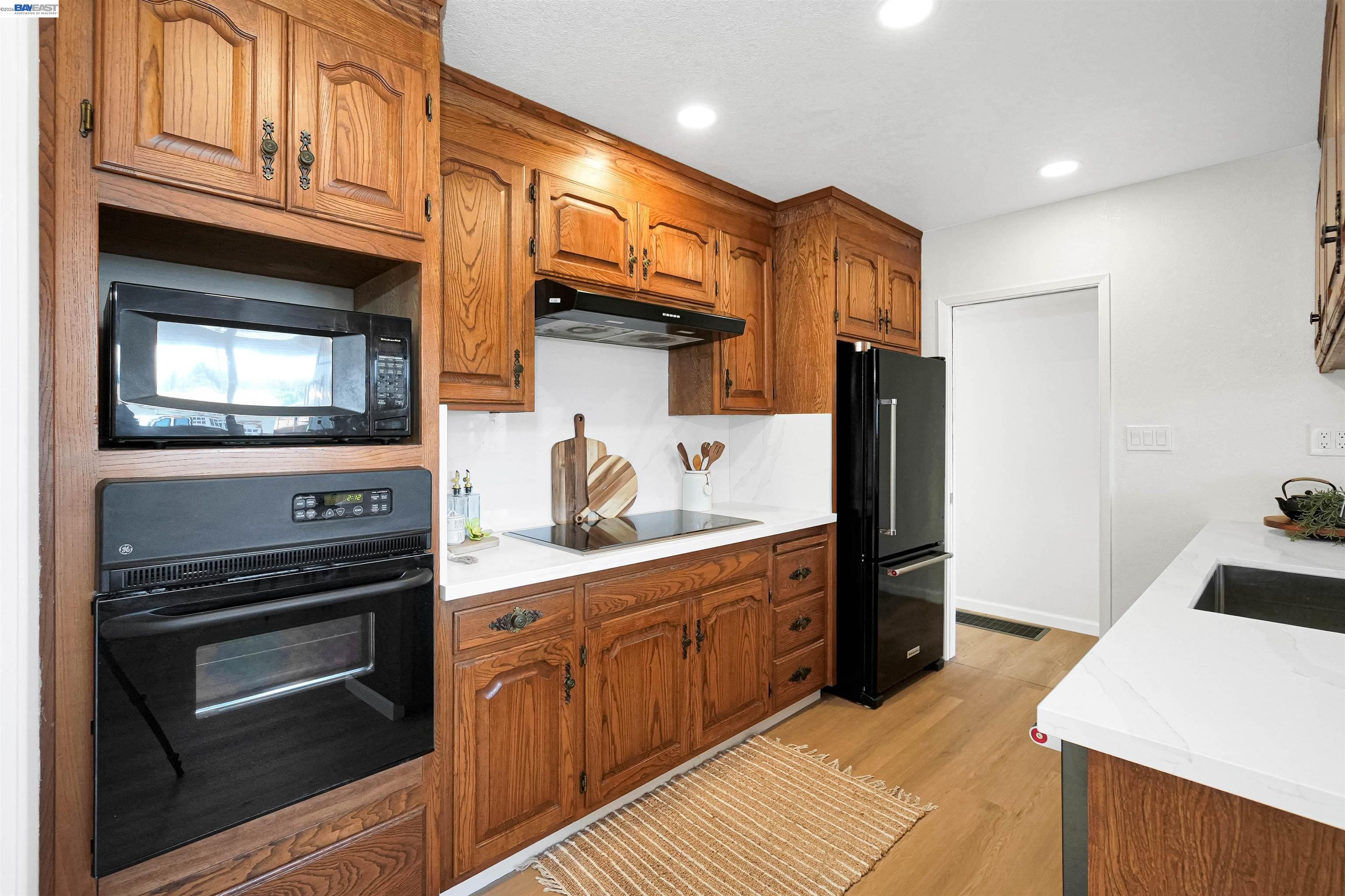 4325 Lorren Dr