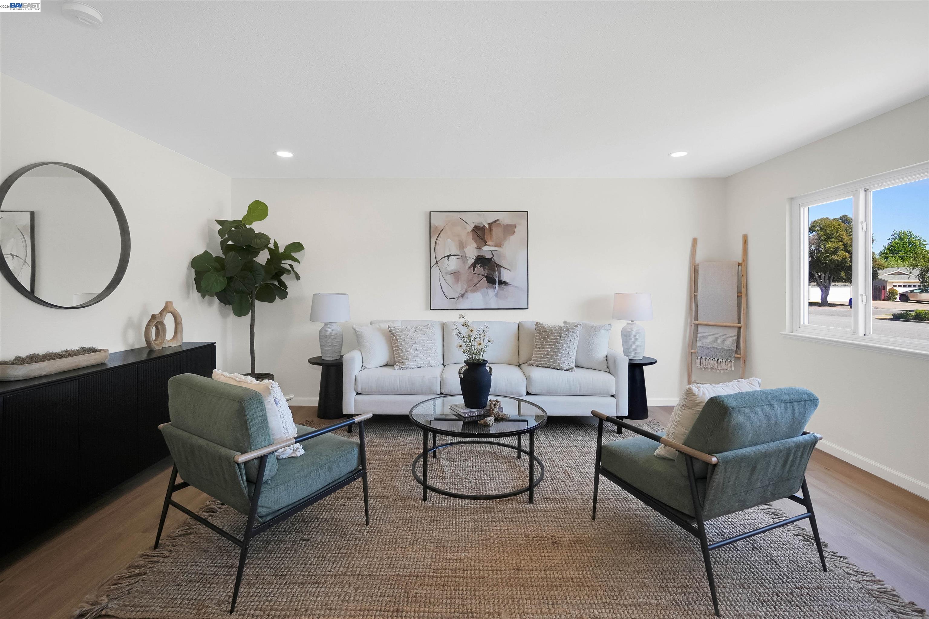 4325 Lorren Dr