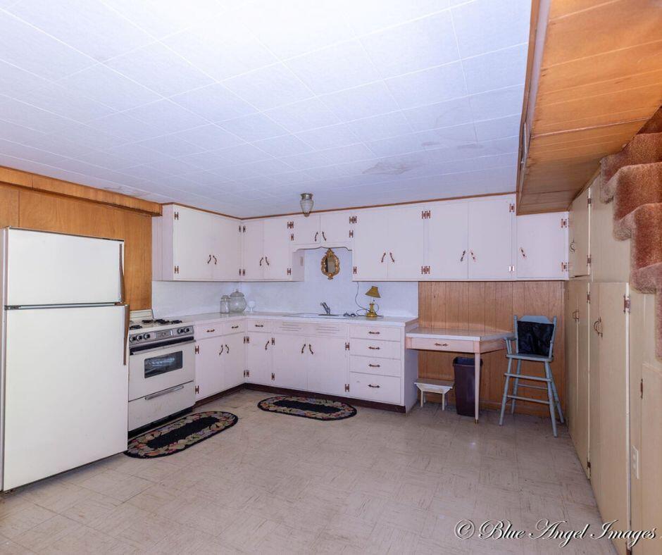 1402 W First Street