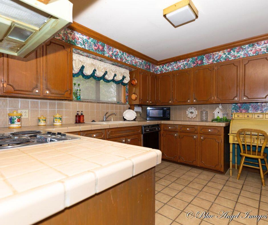 1402 W First Street