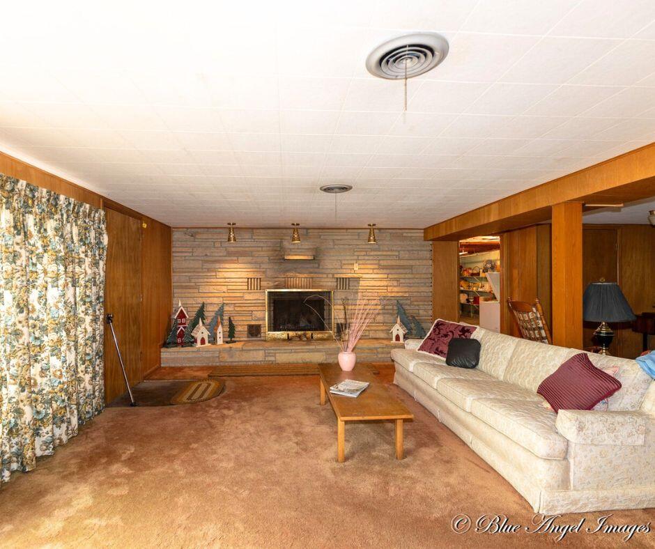 1402 W First Street