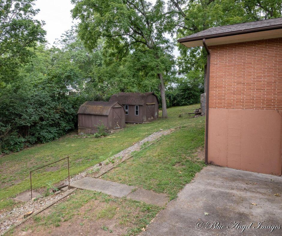 1402 W First Street