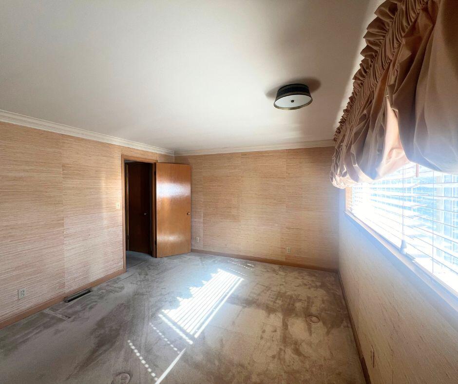 1402 W First Street