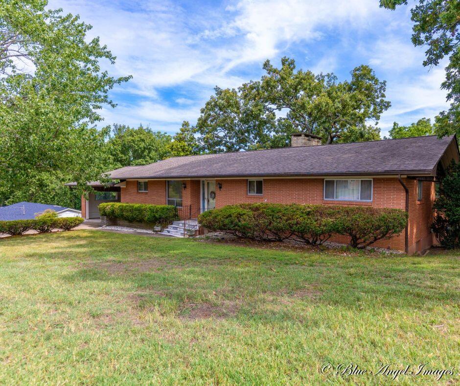 1402 W First Street