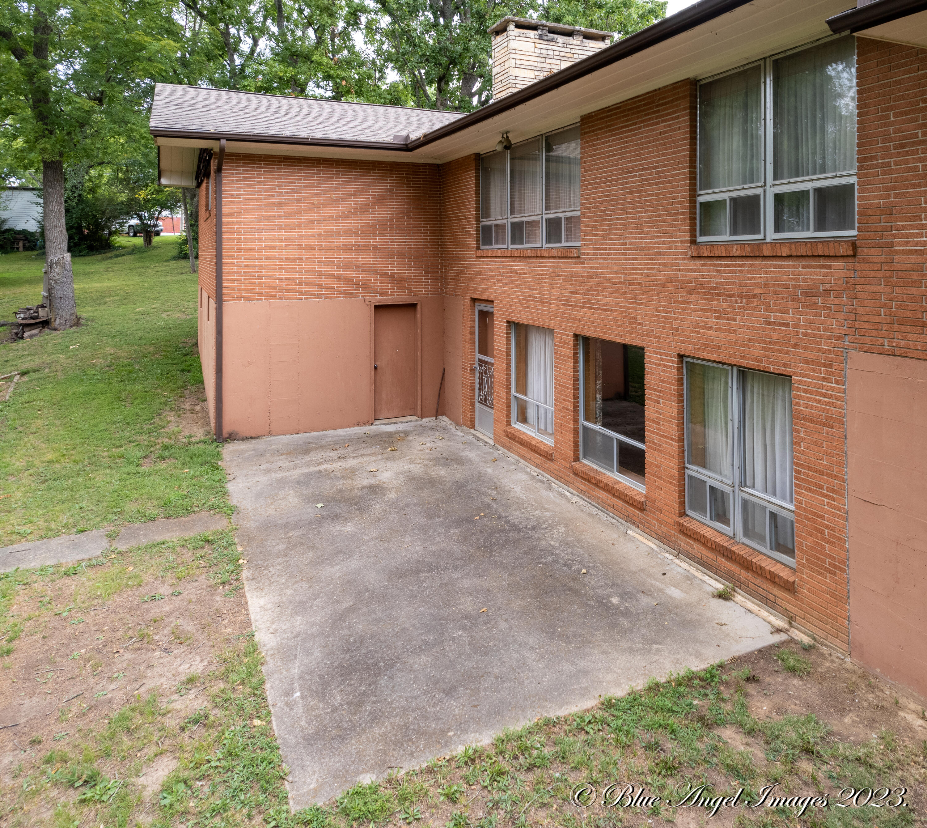 1402 W First Street