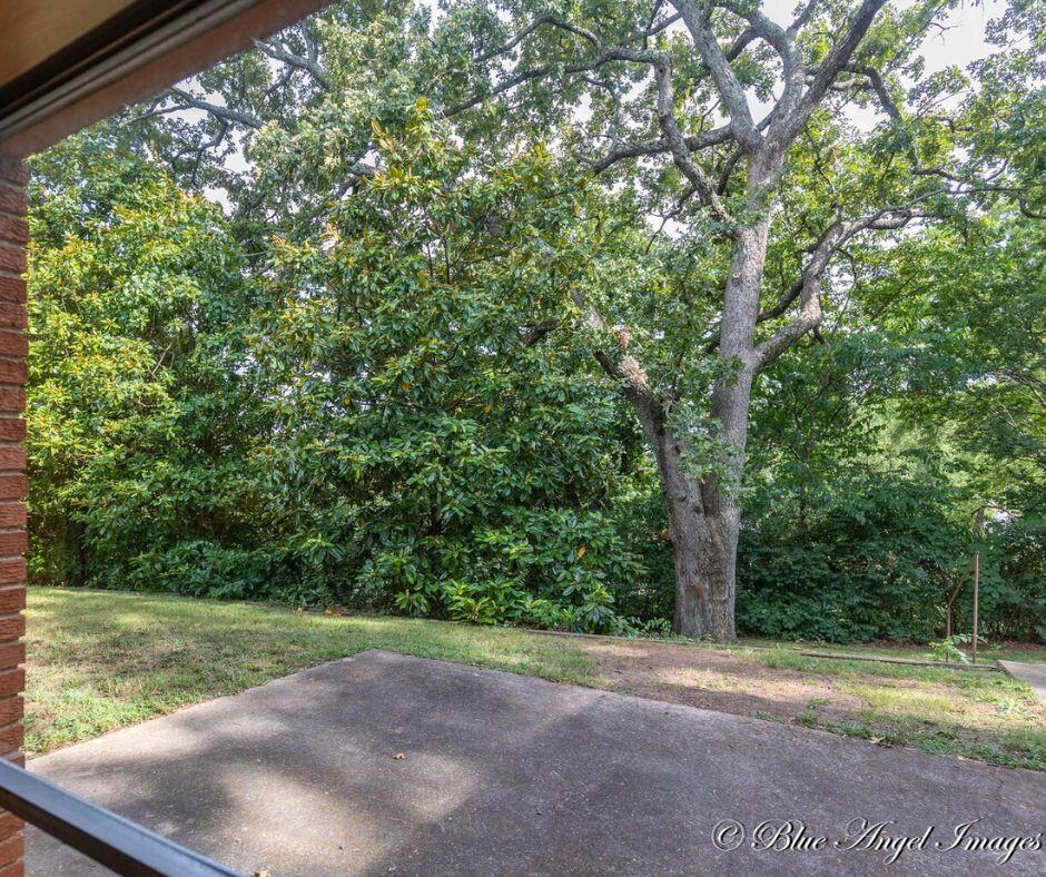 1402 W First Street