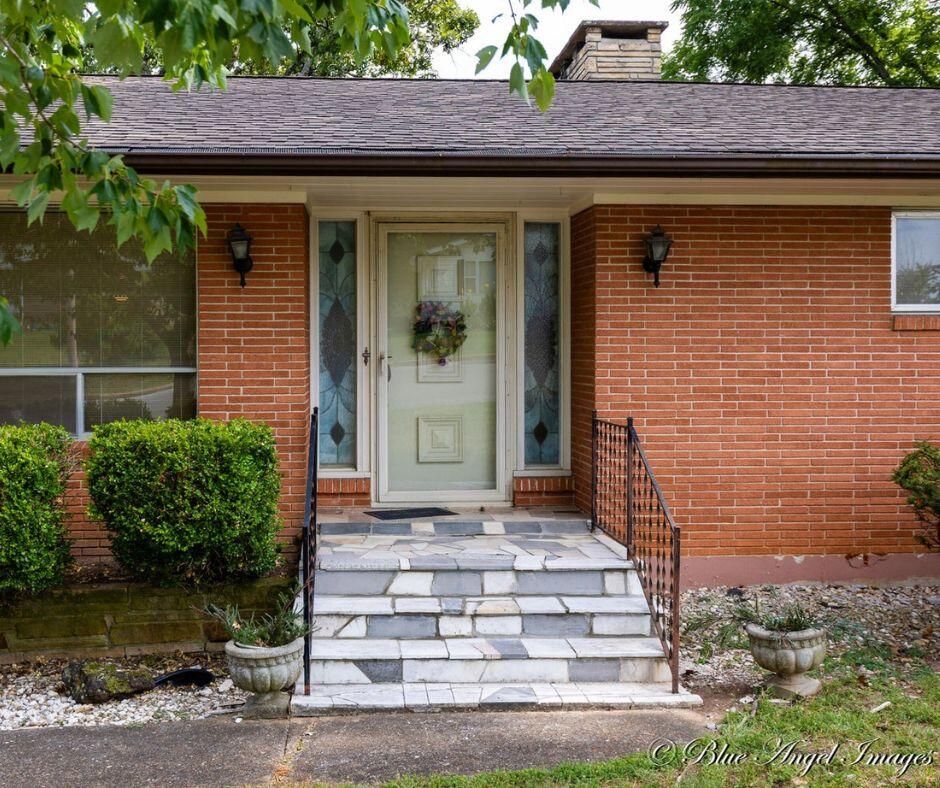 1402 W First Street