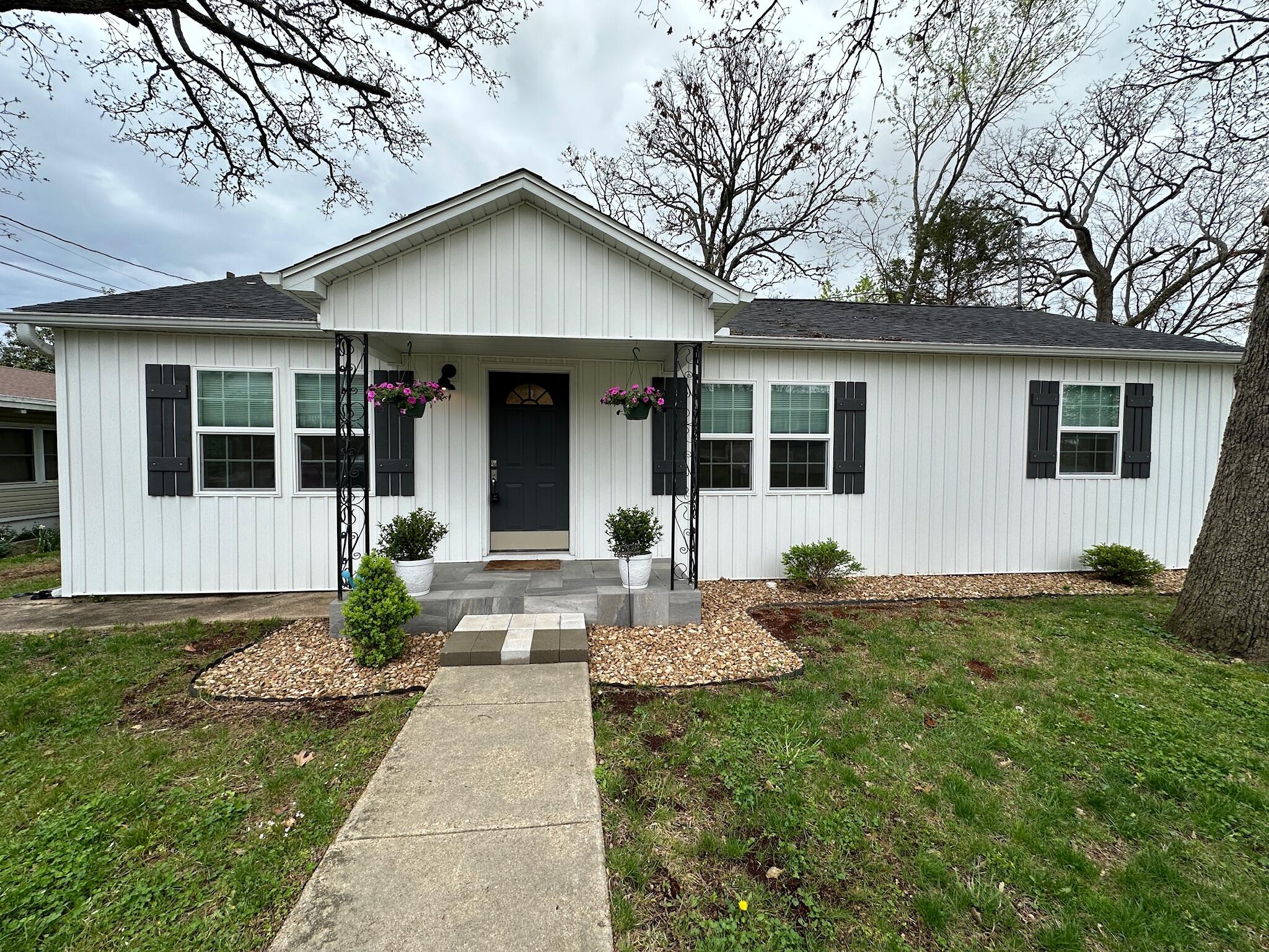 516 Oregon Street