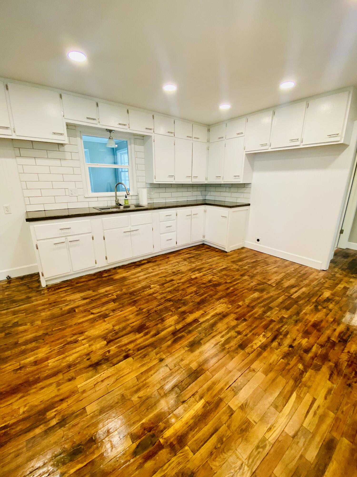 1420 W 5th Street