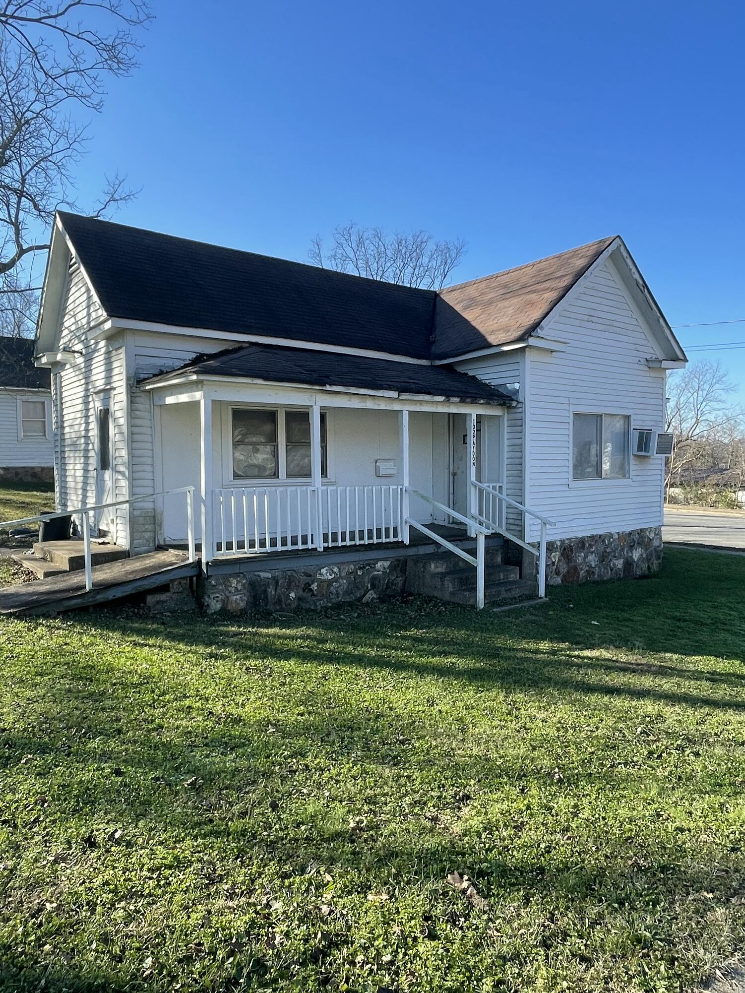 102 E Paydon Street