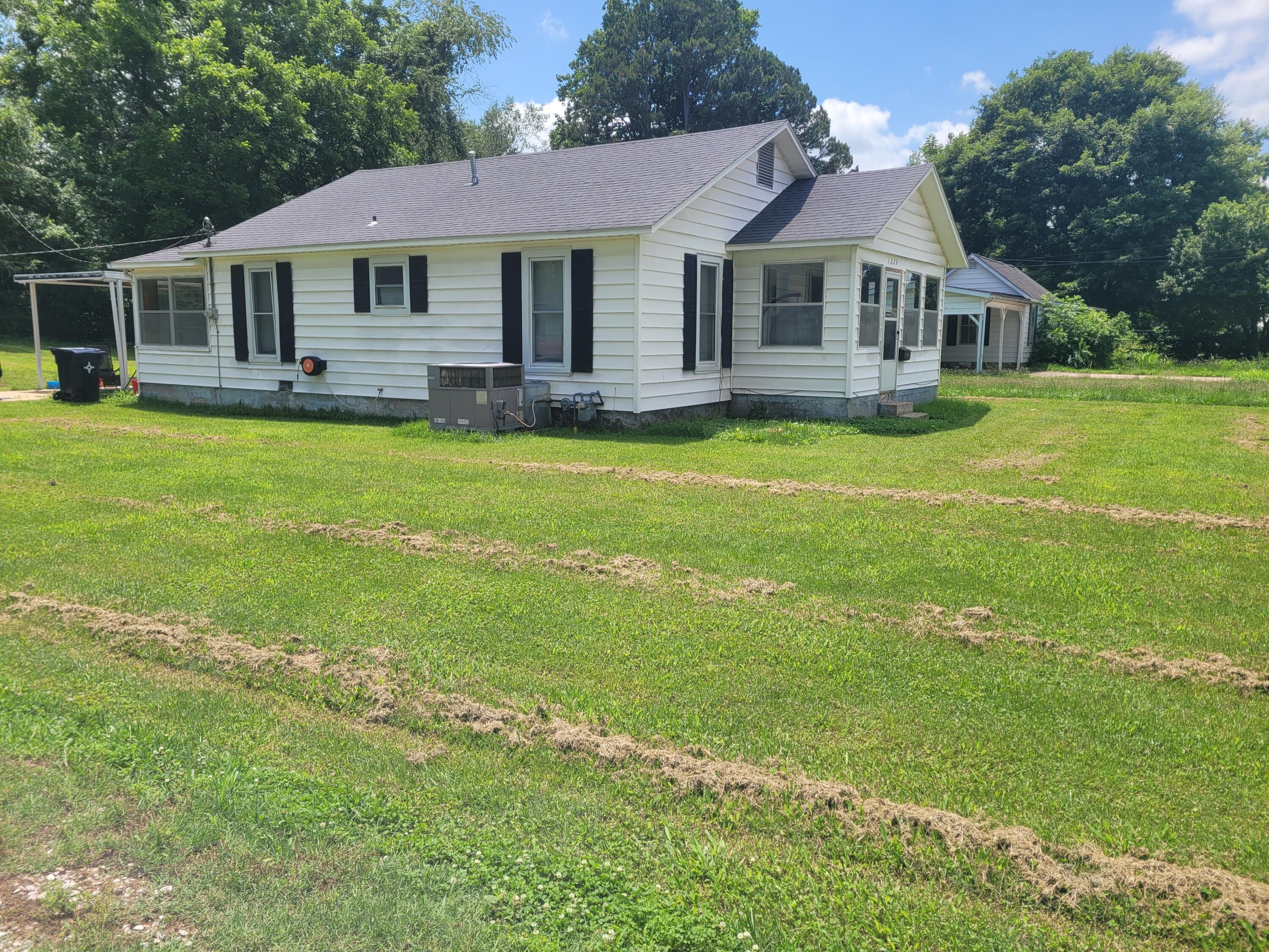 1220 Lambert Lane