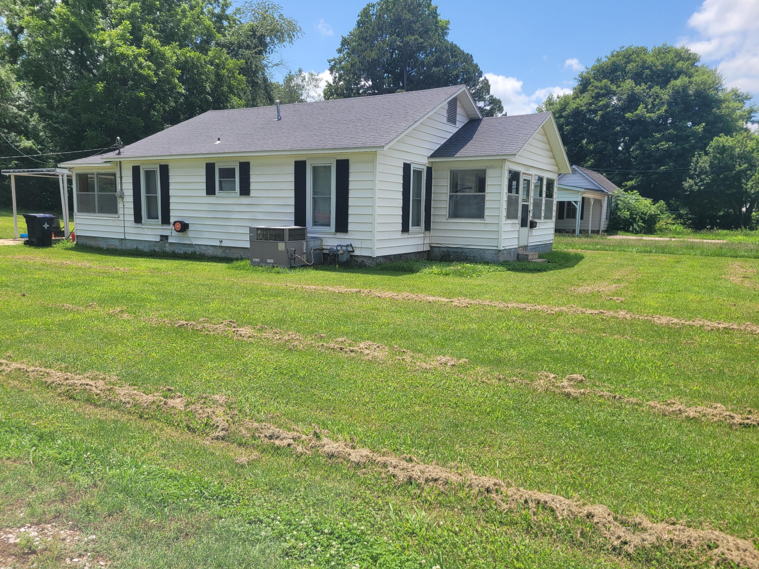 1220 Lambert Lane