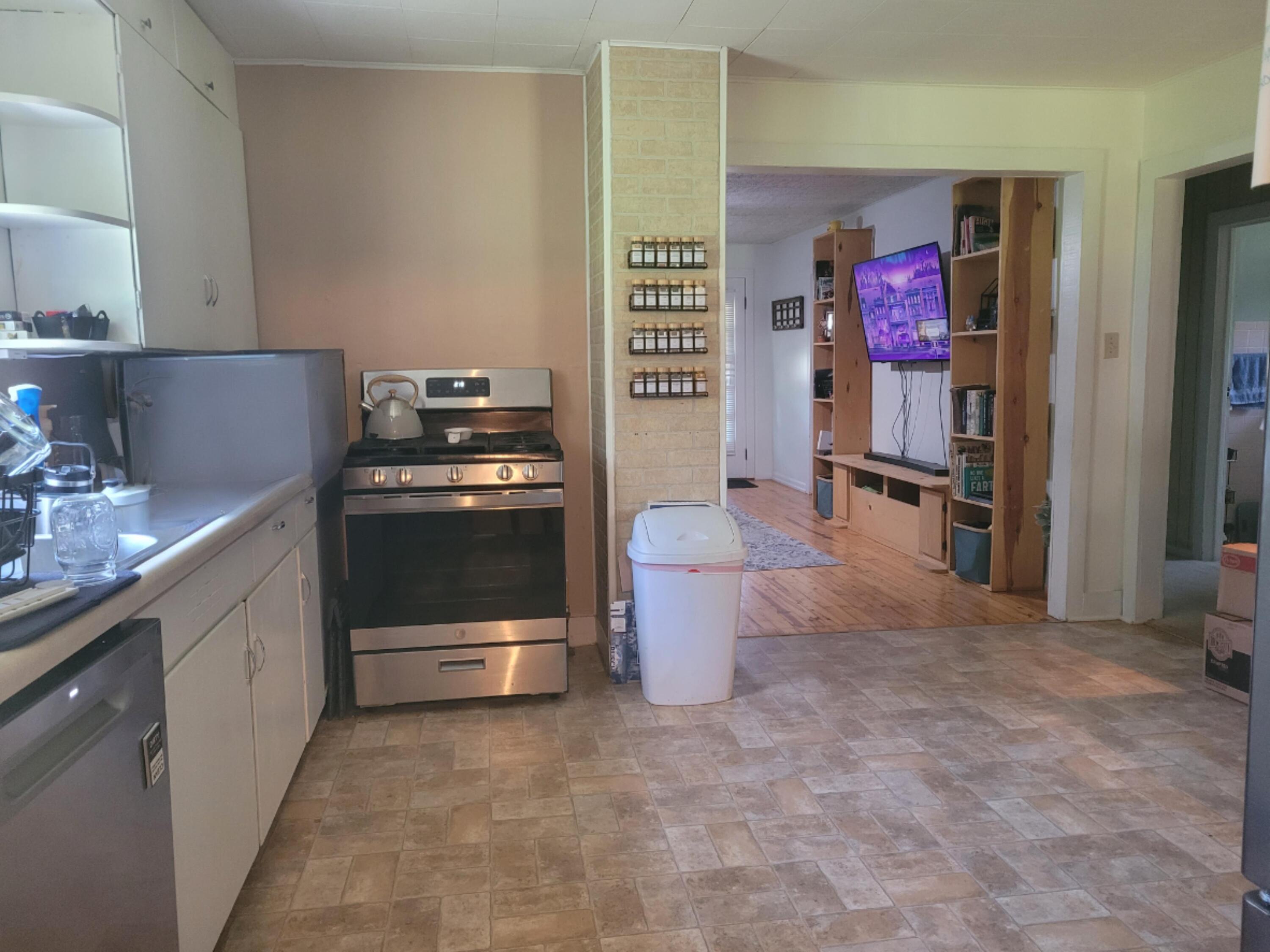 1220 Lambert Lane