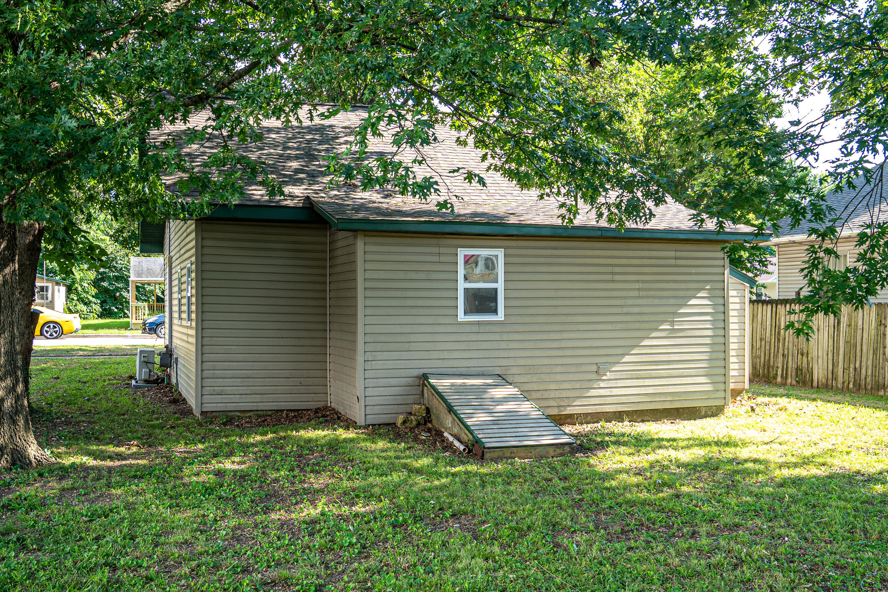 1009 W Cass Avenue